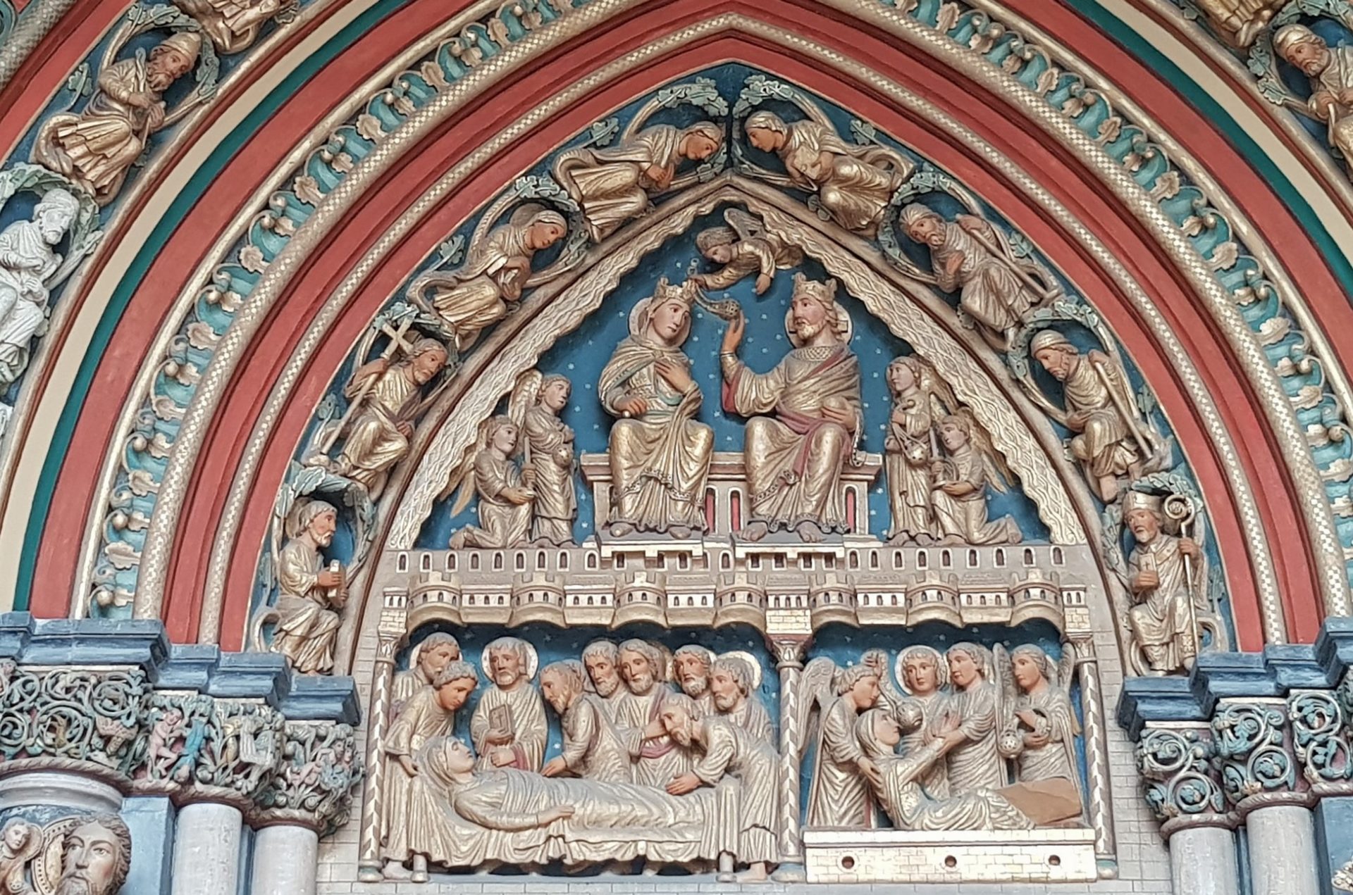 Portail sud de la Basilique Saint Servais